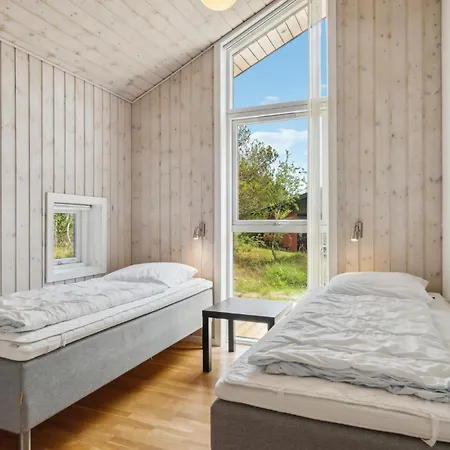 Semesterbostad Front In With Sauna