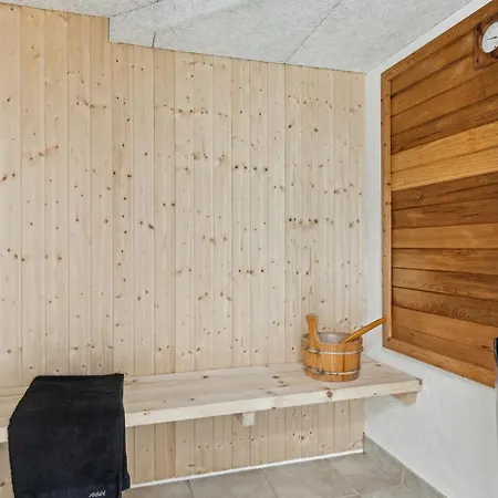Front In With Sauna *