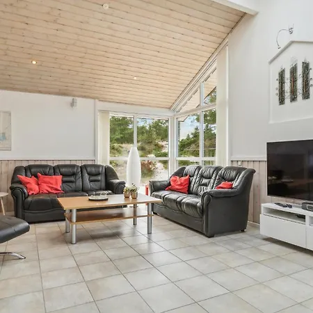Holiday home Stunning In With Wifi Aalbaek