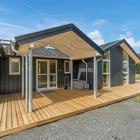 Front In With Sauna *