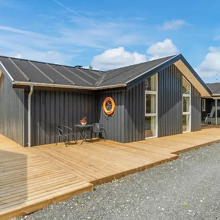 Semesterbostad Front In With Sauna